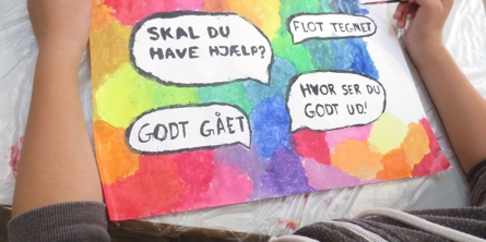 Positive skilte på Skjoldhøjskolen